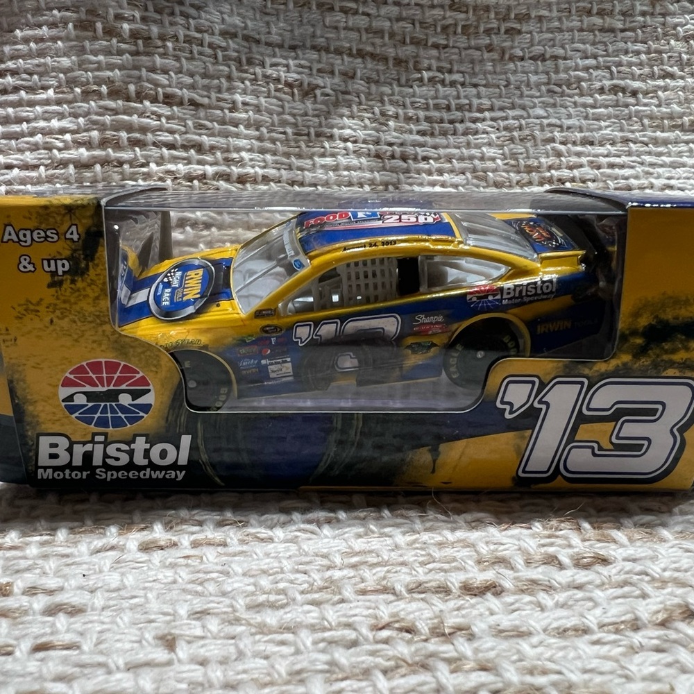 2013 Bristol Motor Speedway 1:64 Food City 250 Diecast Limited Ed. Stock Car New